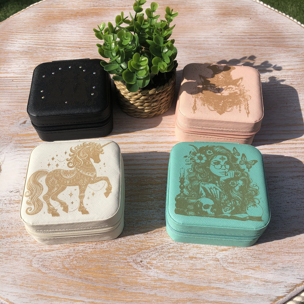 Boites à bijoux de voyage  personnalisée en cuir vegan style wicca/  bohème avec miroir intérieur,