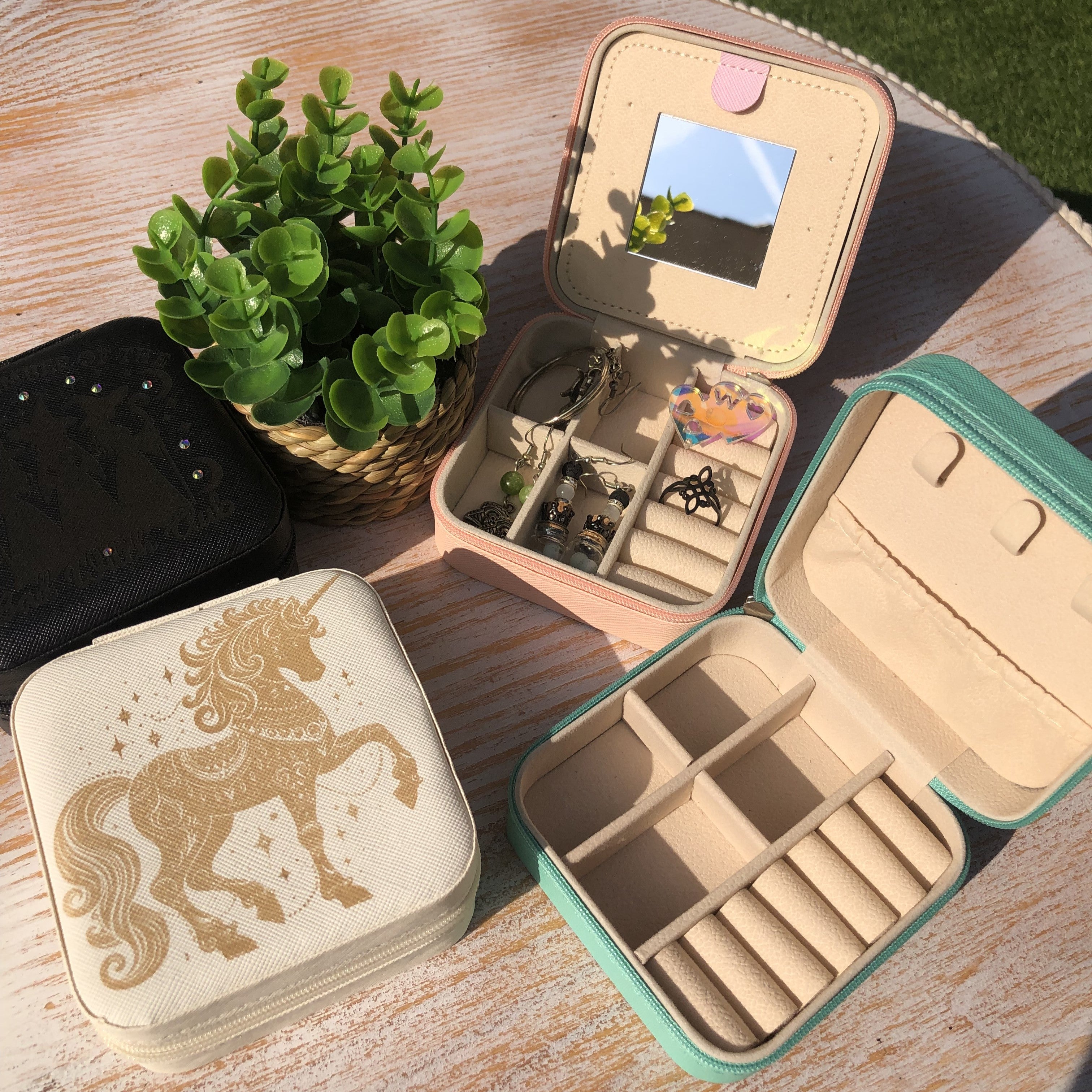 Boites à bijoux de voyage  personnalisée en cuir vegan style wicca/  bohème avec miroir intérieur,