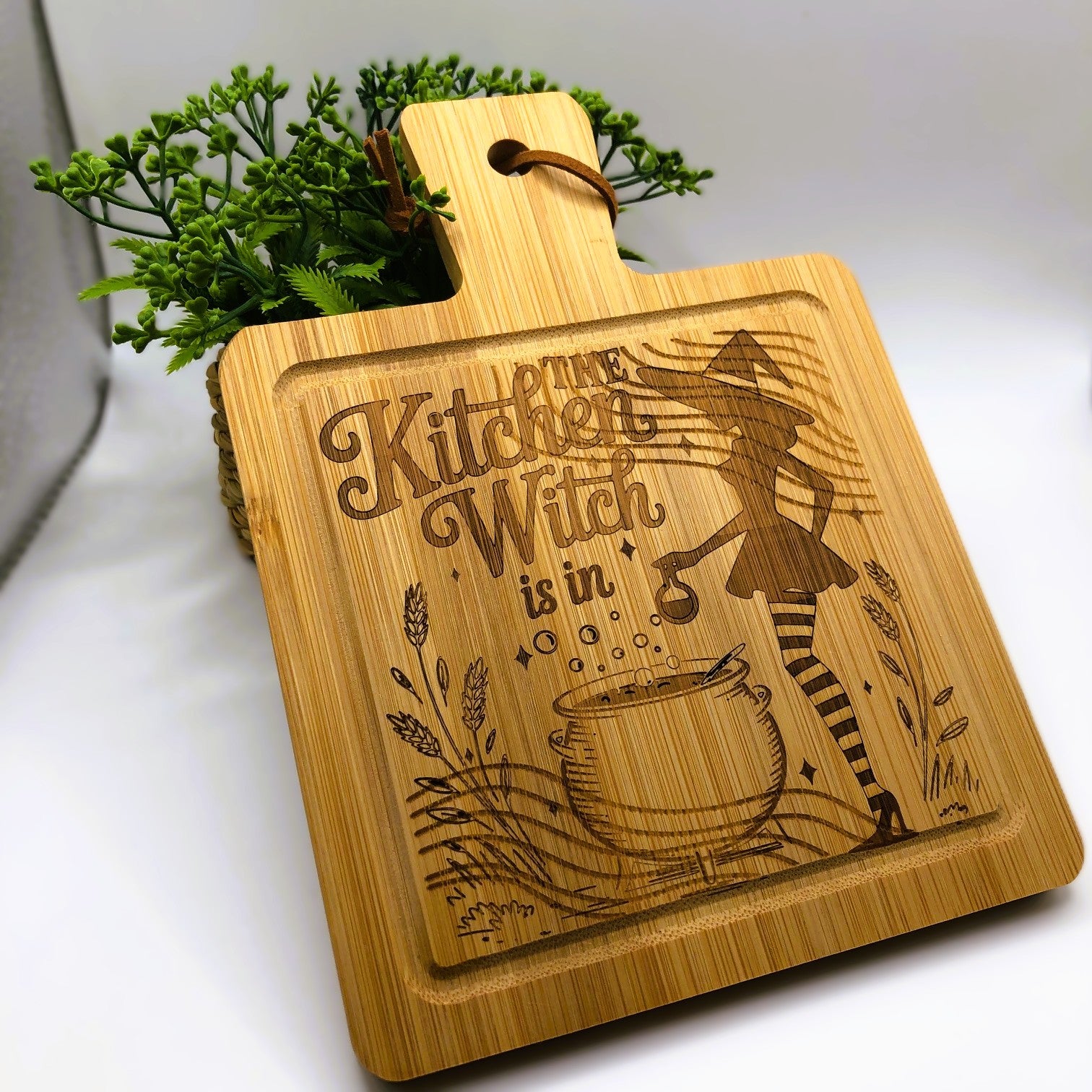 Planchette en bambou gravée carrée avec attache en cuir à personnaliser