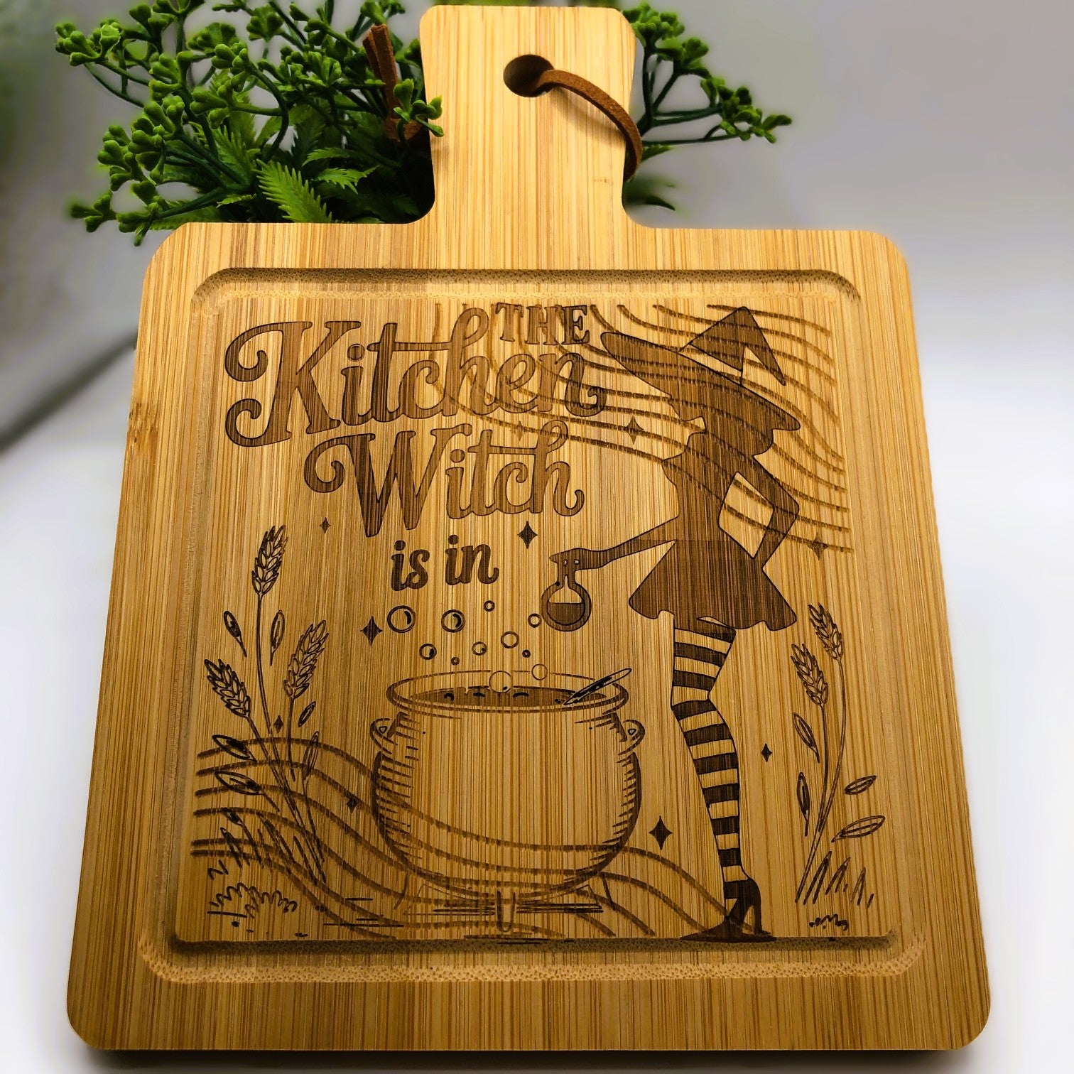 Planchette en bambou gravée carrée avec attache en cuir à personnaliser