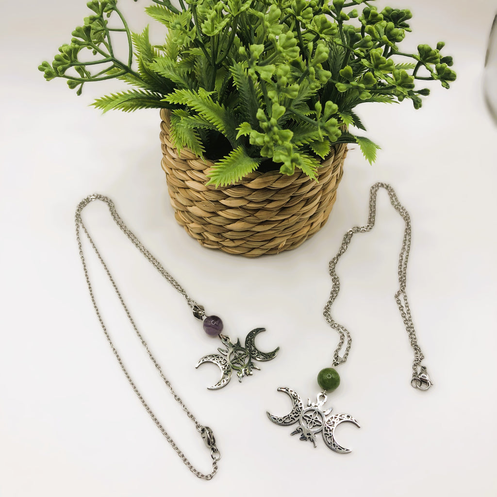 Chaine et pendentif noeud de sorcière & pierre naturelle