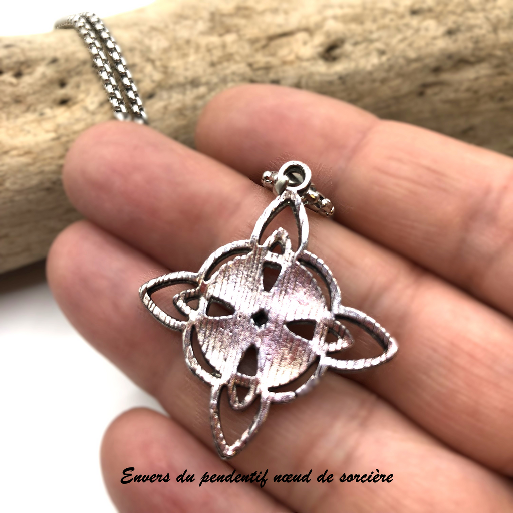 Chaine et pendentif noeud de sorcière orné de triquetra et gemmes