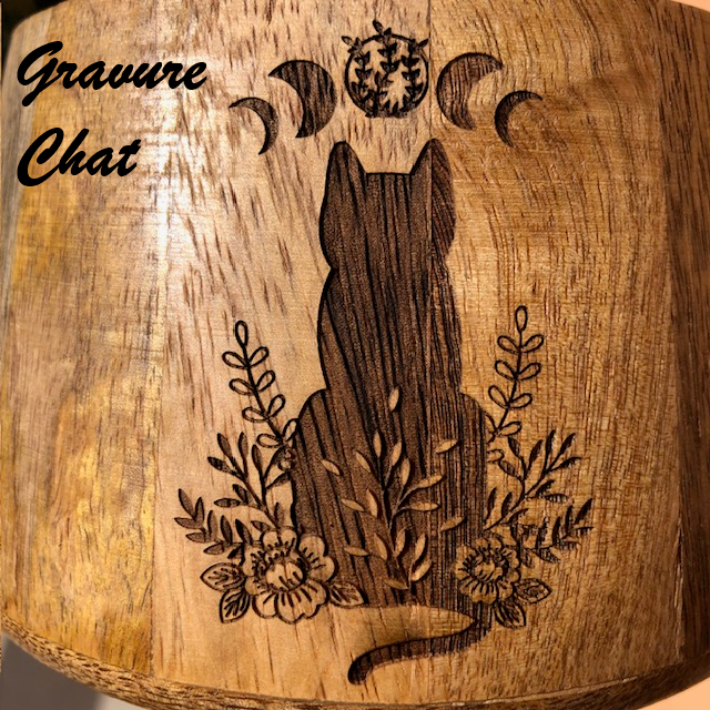 Boite en manguier gravée avec couvercle