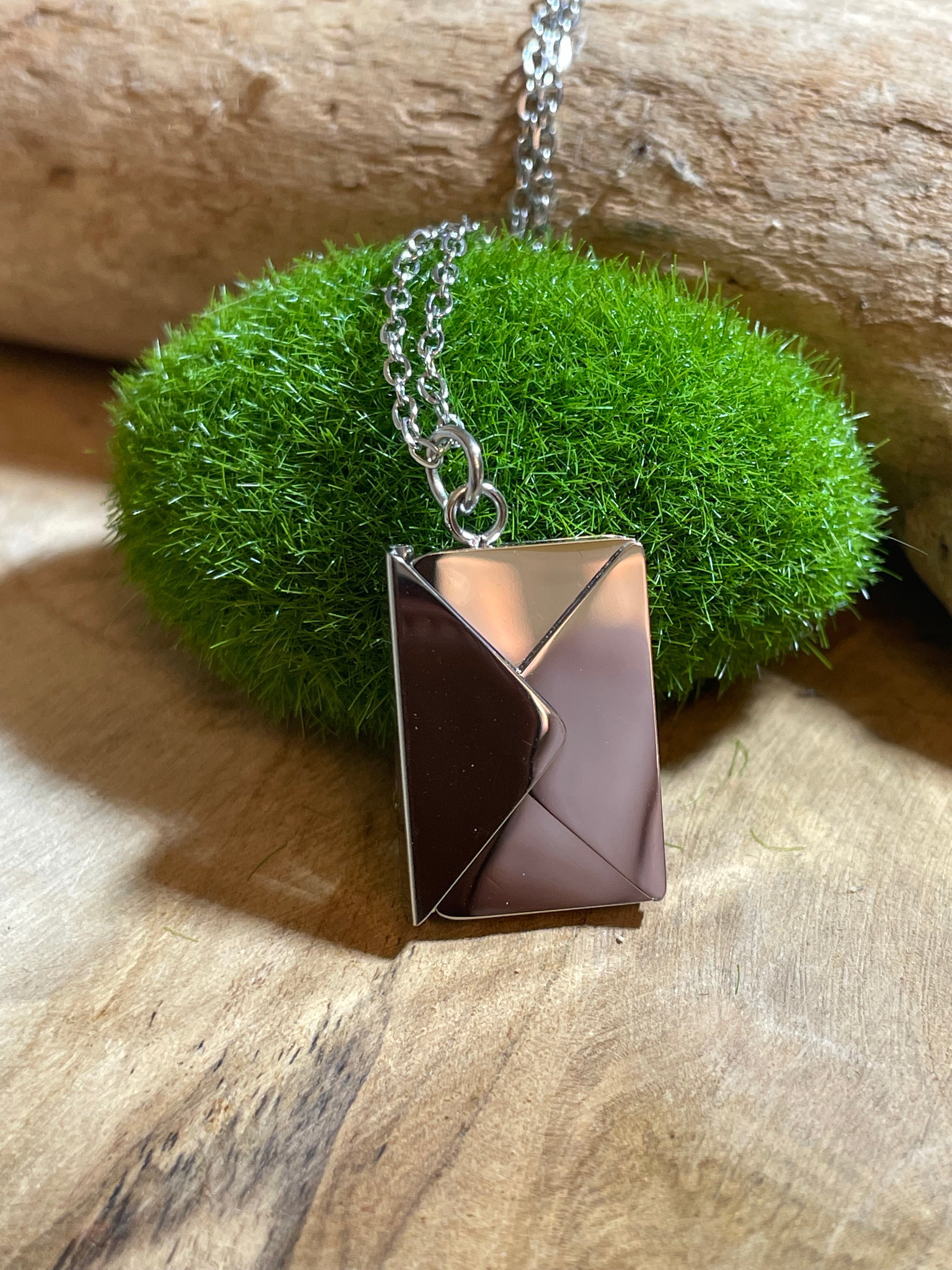 collier et pendentif message secret
