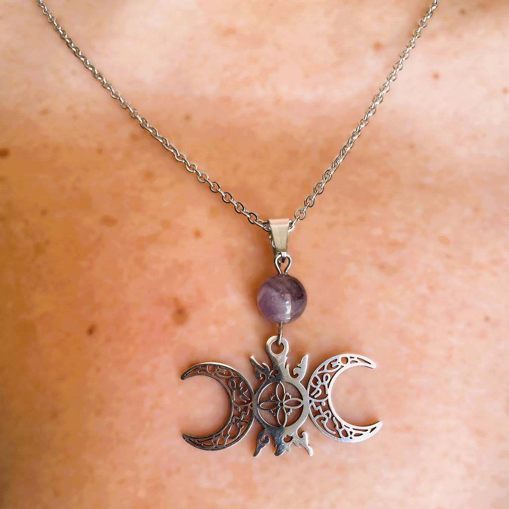 Chaine et pendentif noeud de sorcière & pierre naturelle