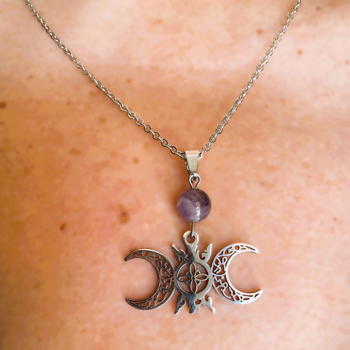 Chaine et pendentif noeud de sorcière & pierre naturelle