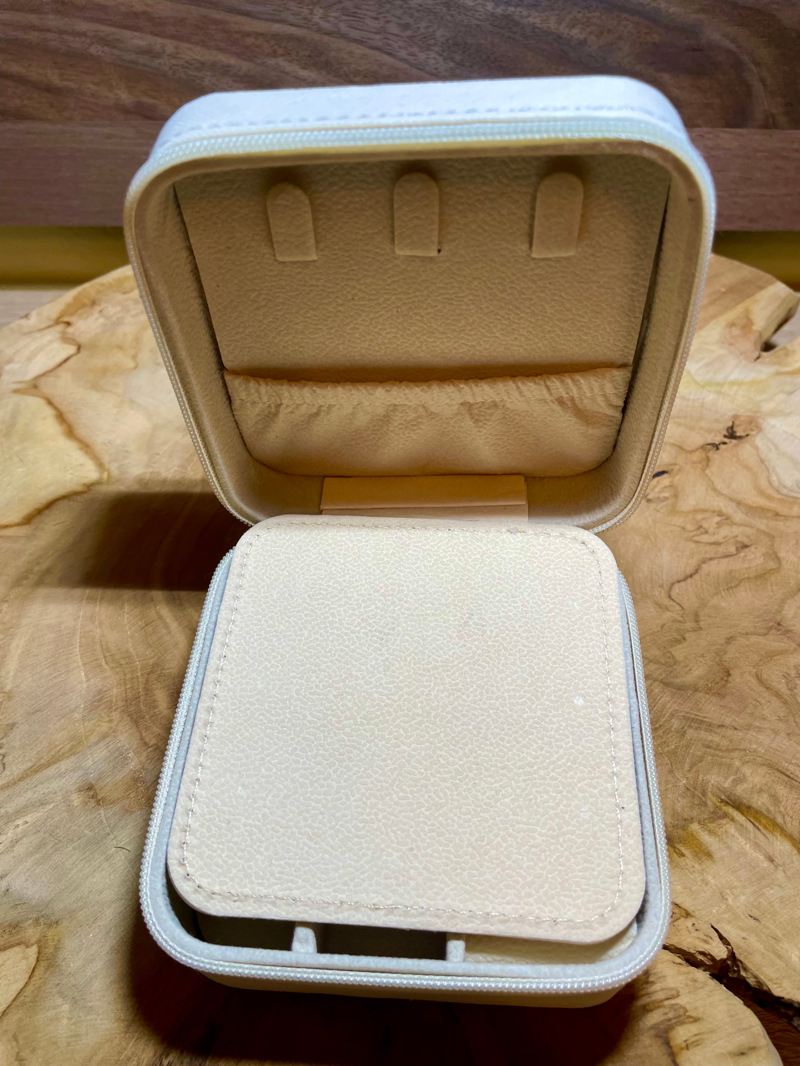 Boites à bijoux de voyage  personnalisée en cuir vegan style wicca/  bohème avec miroir intérieur,