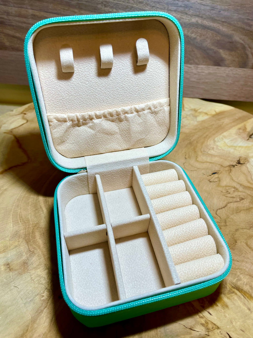 Boites à bijoux de voyage  personnalisée en cuir vegan style wicca/  bohème avec miroir intérieur,