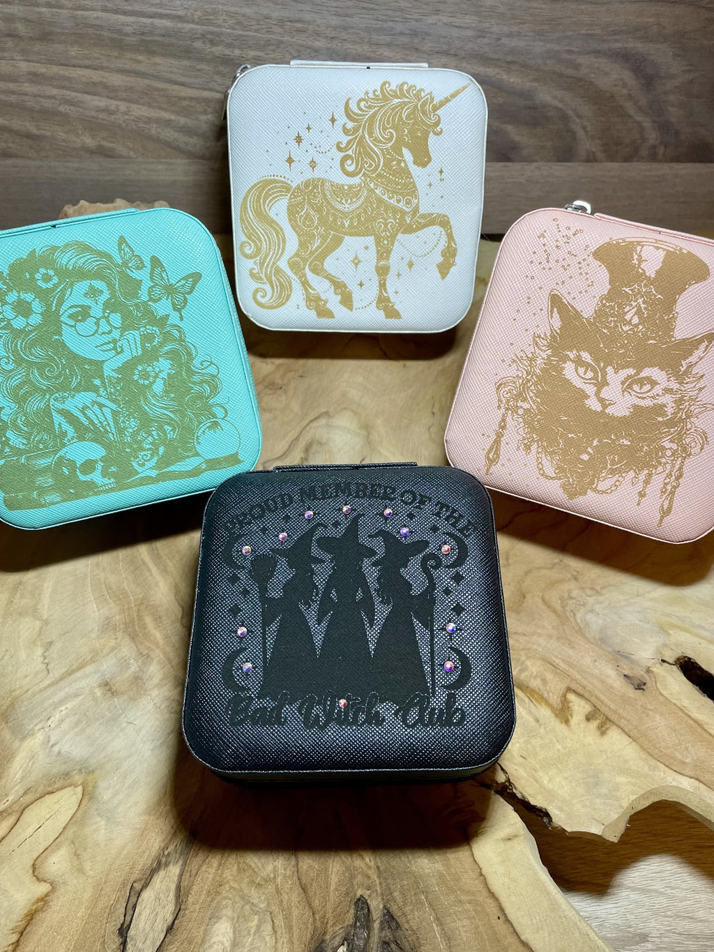 Boites à bijoux de voyage  personnalisée en cuir vegan style wicca/  bohème avec miroir intérieur,