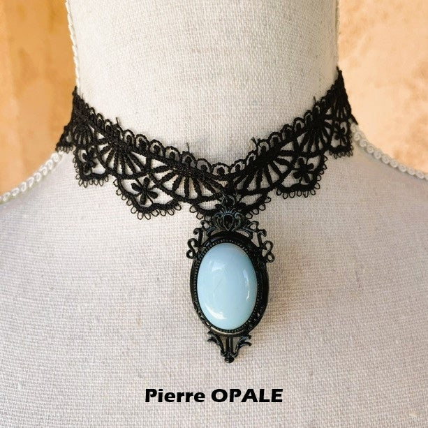 Collier Victorien Dentelle Noire Pierre Opale