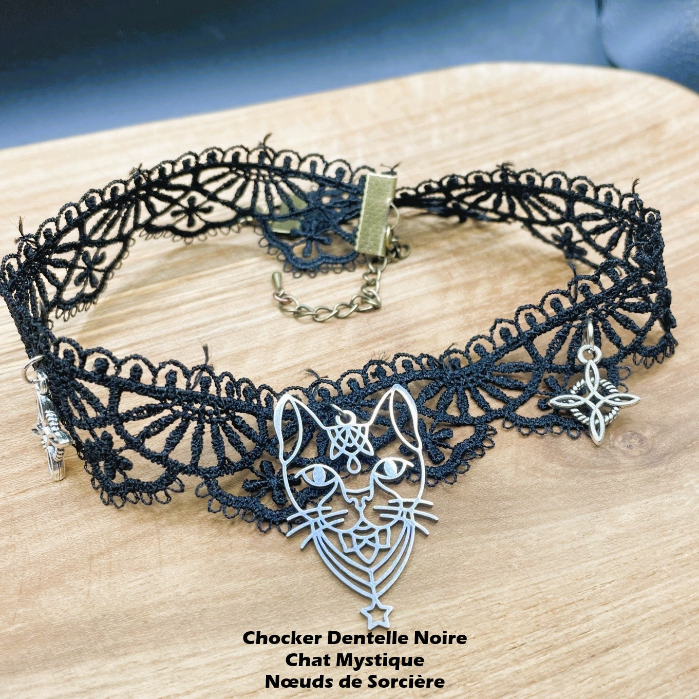 Collier Victorien Dentelle Noire & Chat Mystique, Noeuds de Sorcière