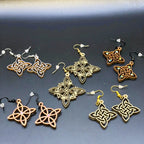 Boucles d'oreilles en bois de noyer Noeud de Sorcière & Strass