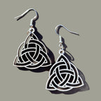Boucles d'oreilles en bois de noyer argenté Triquetra
