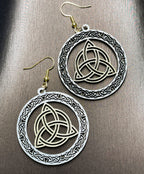 Boucles d'oreilles en bois de noyer bicolore Triquetra