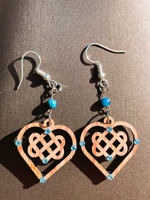 Boucles d'oreilles en bois de noyer Noeud Triple Coeur Celtique & Strass & perle oeil du tigre bleu