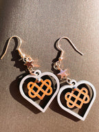 Boucles d'oreilles en bois de noyer Noeud Triple Coeur Celtique & couleur or rose & strass