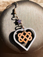 Boucles d'oreilles en bois de noyer Noeud Triple Coeur Celtique & couleur or rose & strass