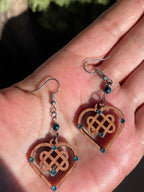 Boucles d'oreilles en bois de noyer Noeud Triple Coeur Celtique & Strass & perle oeil du tigre bleu