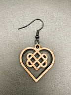 Boucles d'oreilles en bois de noyer Noeud Triple Coeur Celtique