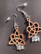 Boucles d'oreilles en bois de noyer Noeud Triquetra / Coeur & Grimoire
