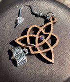 Boucles d'oreilles en bois de noyer Noeud Triquetra / Coeur & Grimoire