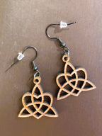 Boucles d'oreilles en bois de noyer Noeud Triquetra & Coeur