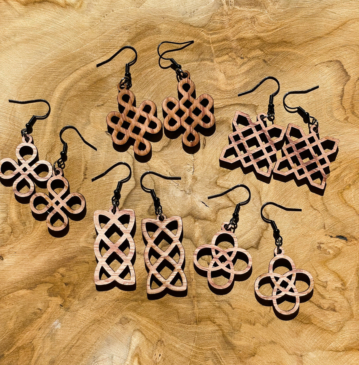 Lot de 5 paires de Boucles d'oreilles en bois de noyer
