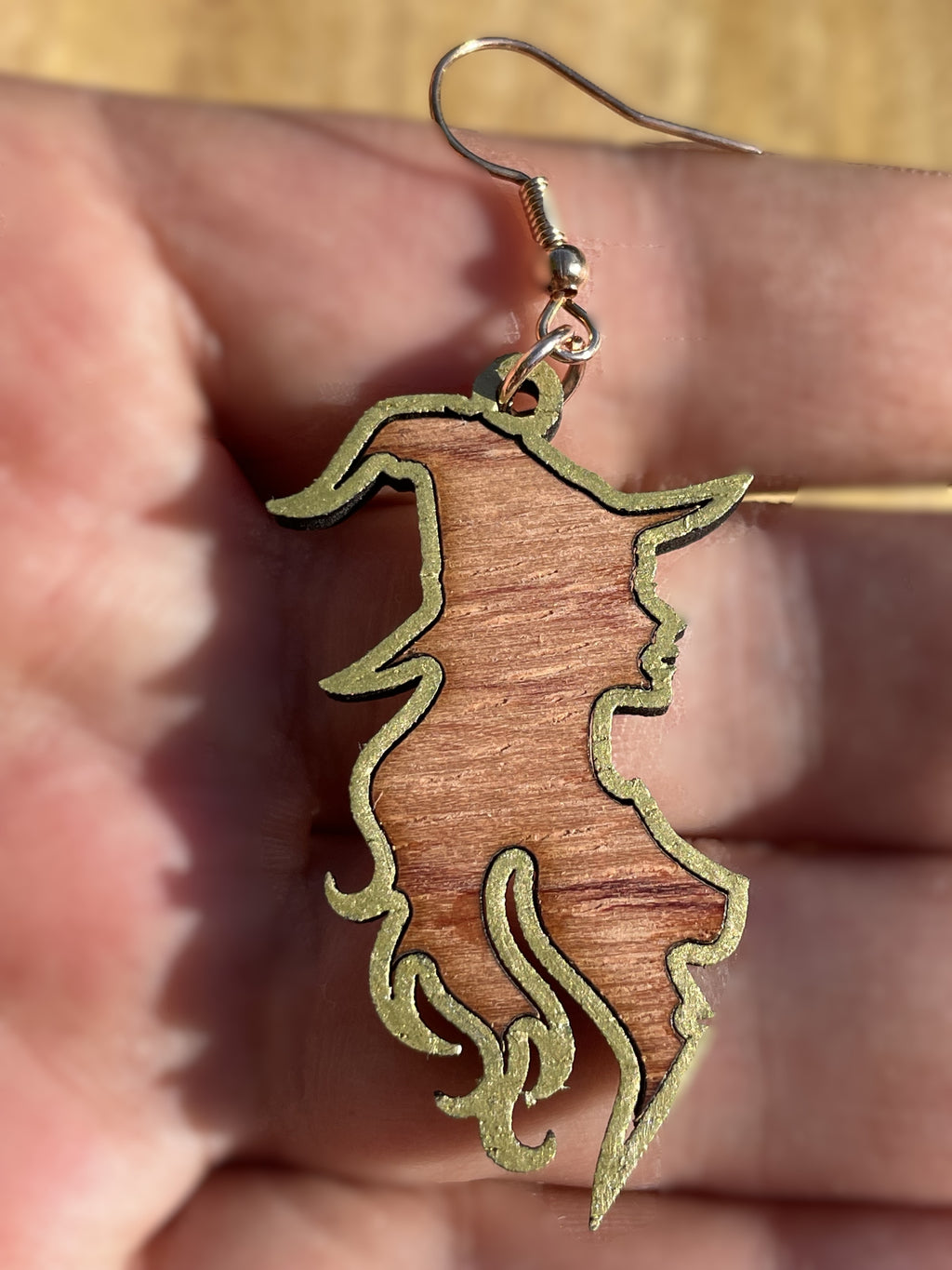 Boucles d'oreilles en bois de noyer SORCIERE