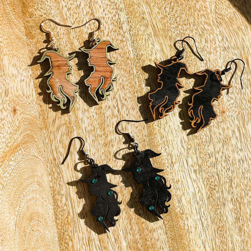 Boucles d'oreilles en bois de noyer SORCIERE