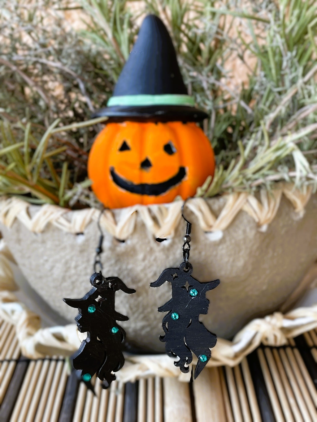 Boucles d'oreilles en bois de noyer SORCIERE