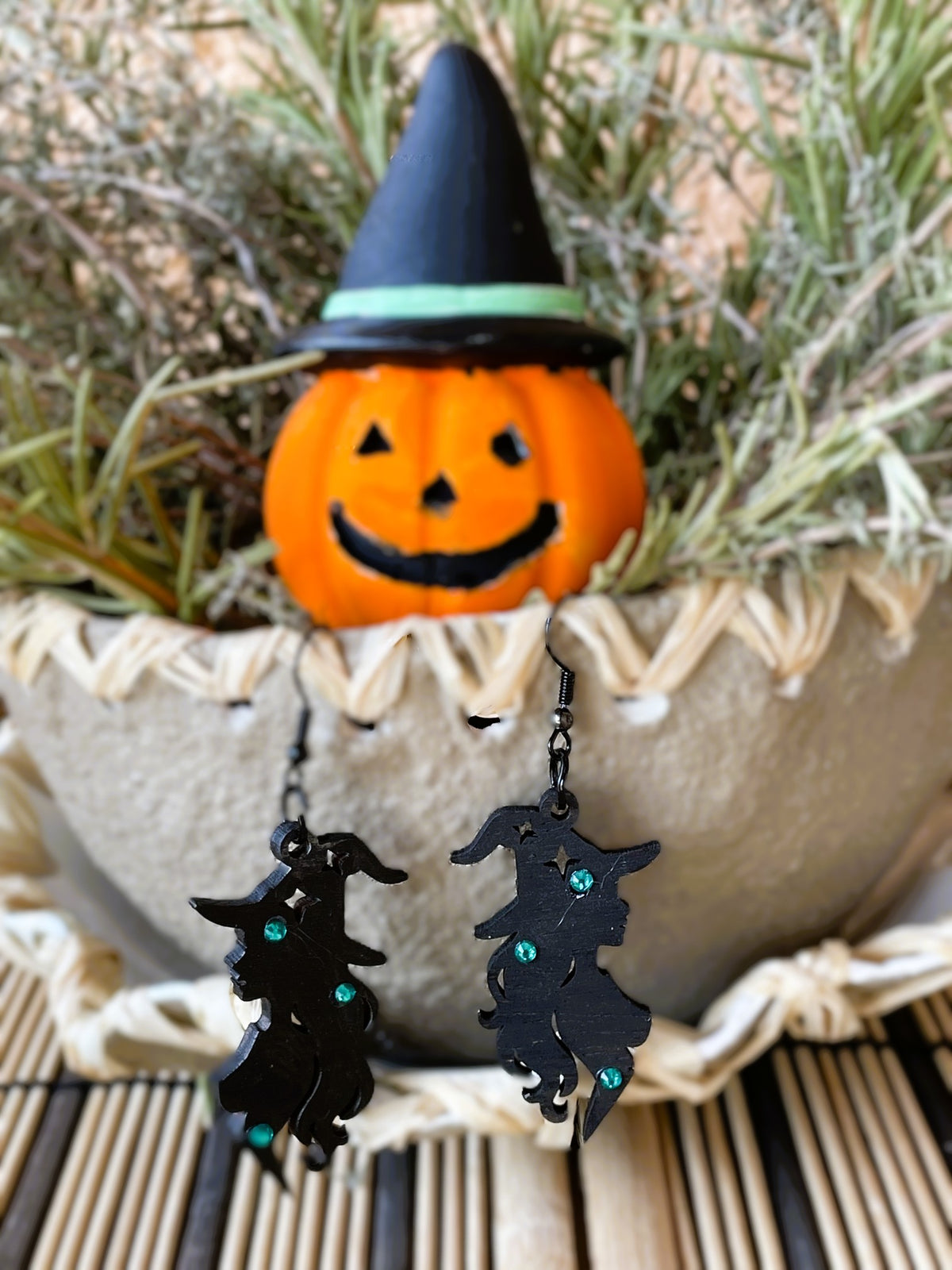 Boucles d'oreilles en bois de noyer SORCIERE