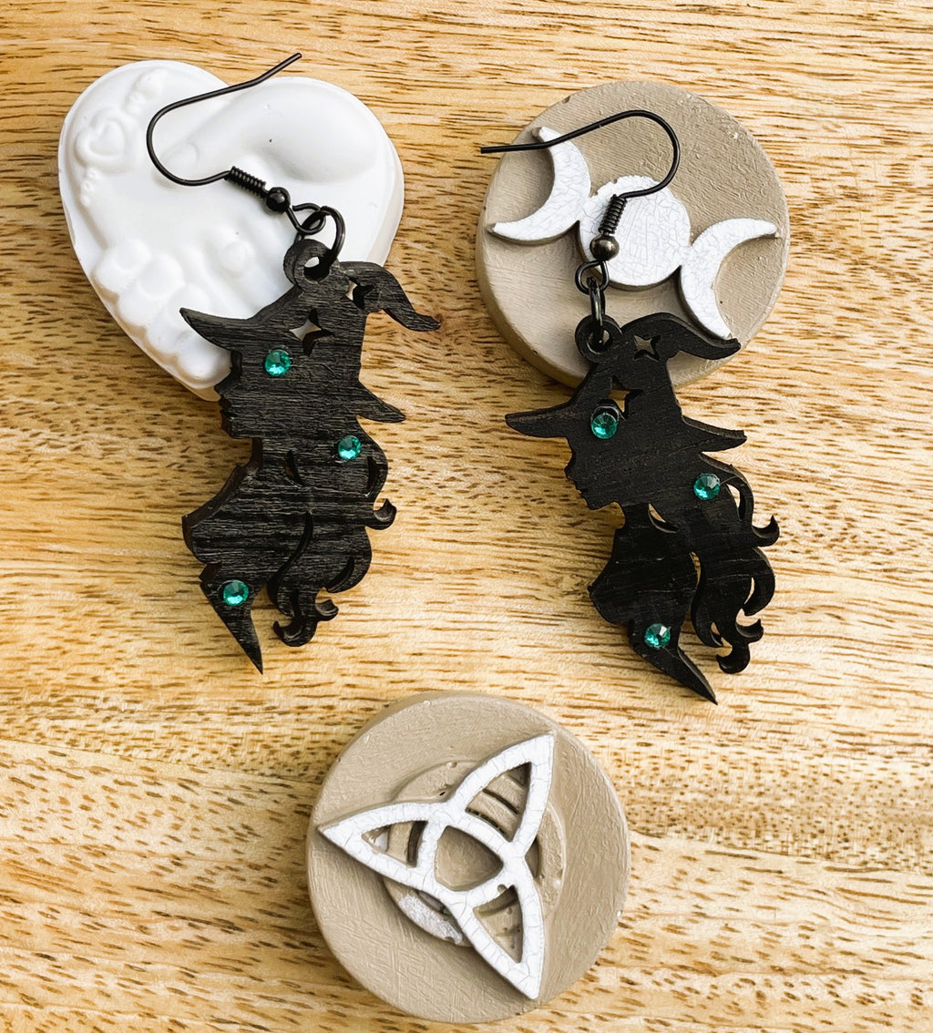 Boucles d'oreilles en bois de noyer SORCIERE