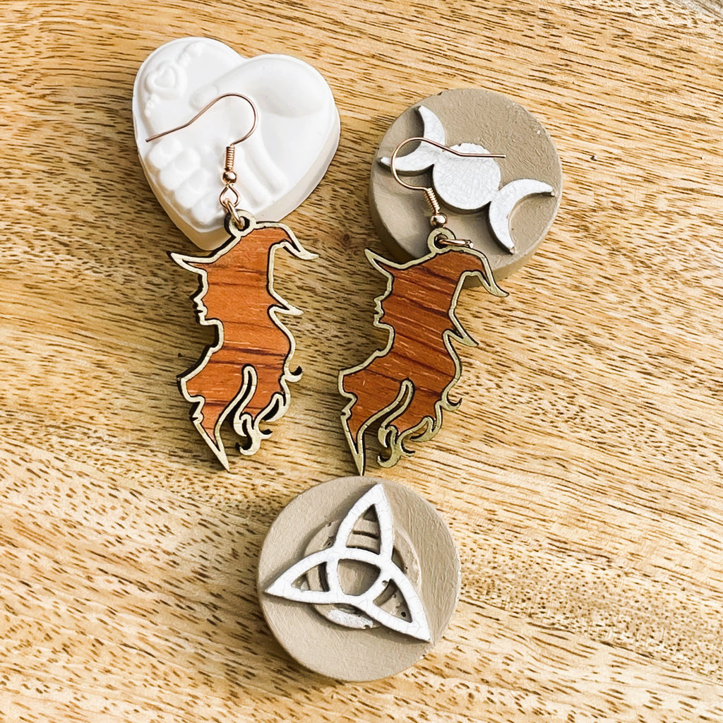 Boucles d'oreilles en bois de noyer SORCIERE