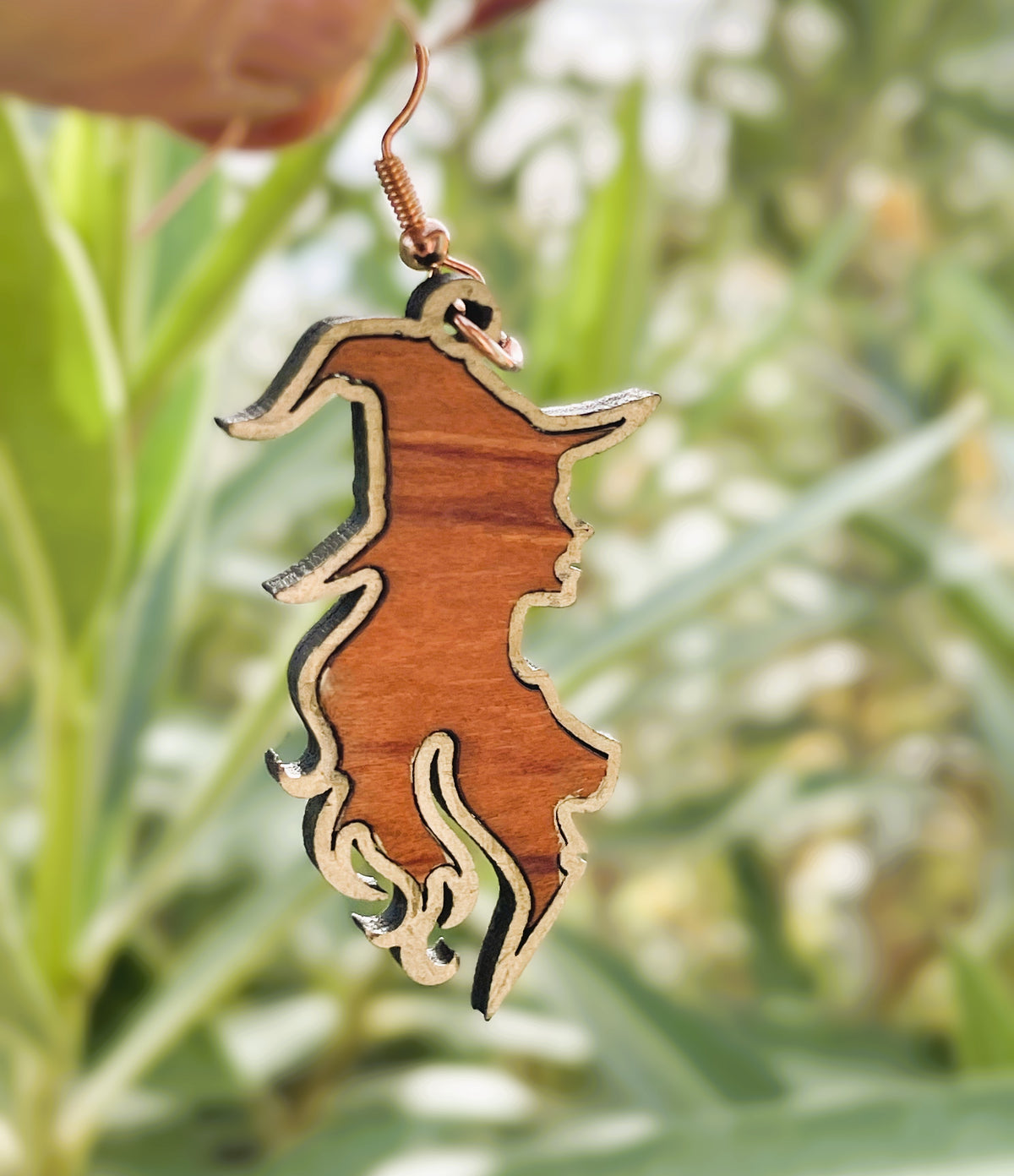 Boucles d'oreilles en bois de noyer SORCIERE