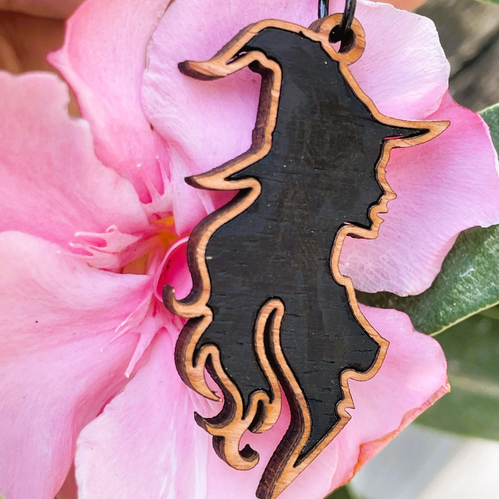 Boucles d'oreilles en bois de noyer SORCIERE