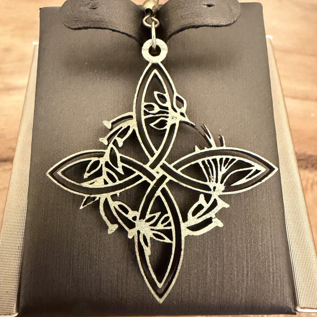 Boucles d'oreilles en bois de noyer doré Noeud de Sorcière Floral