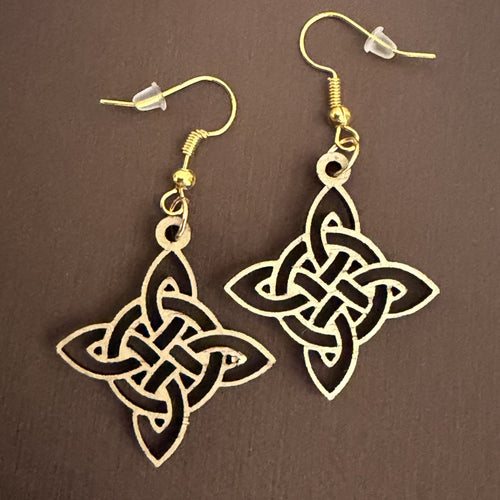 Boucles d'oreilles en bois de noyer doré Noeud de Sorcière