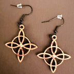 Boucles d'oreilles en bois de noyer Noeud de Sorcière & Strass