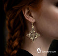 Boucles d'oreilles en bois de noyer doré Noeud de Sorcière Floral