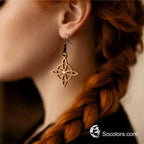 Boucles d'oreilles en bois de noyer Noeud de Sorcière & Strass
