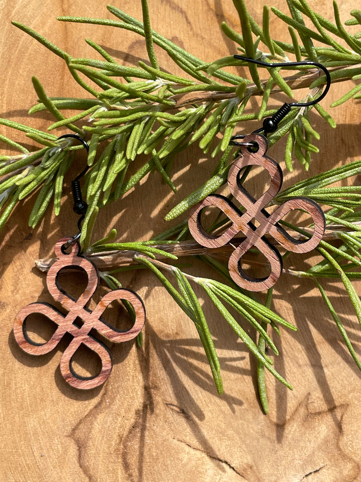 Lot de 5 paires de Boucles d'oreilles en bois de noyer