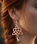 Boucles d'oreilles en bois de noyer Noeud Triquetra / Coeur & chapeau pointu