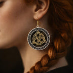 Boucles d'oreilles en bois de noyer bicolore Triquetra