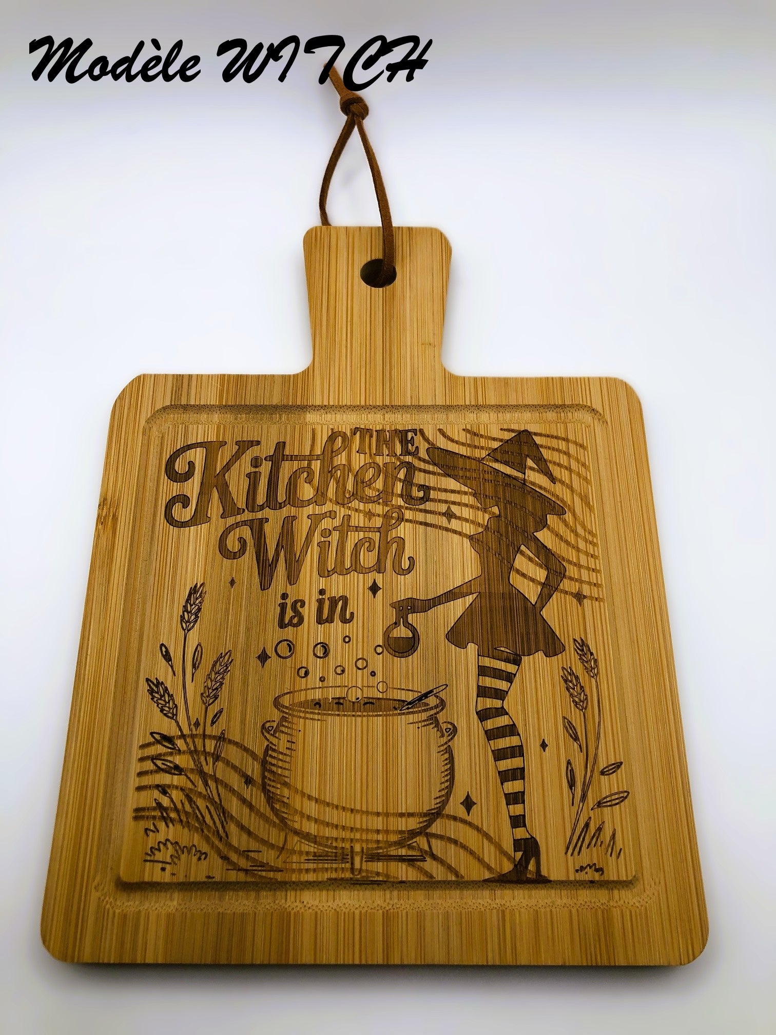 Planchette en bambou gravée carrée avec attache en cuir à personnaliser
