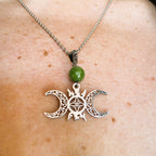 Chaine et pendentif noeud de sorcière & pierre naturelle
