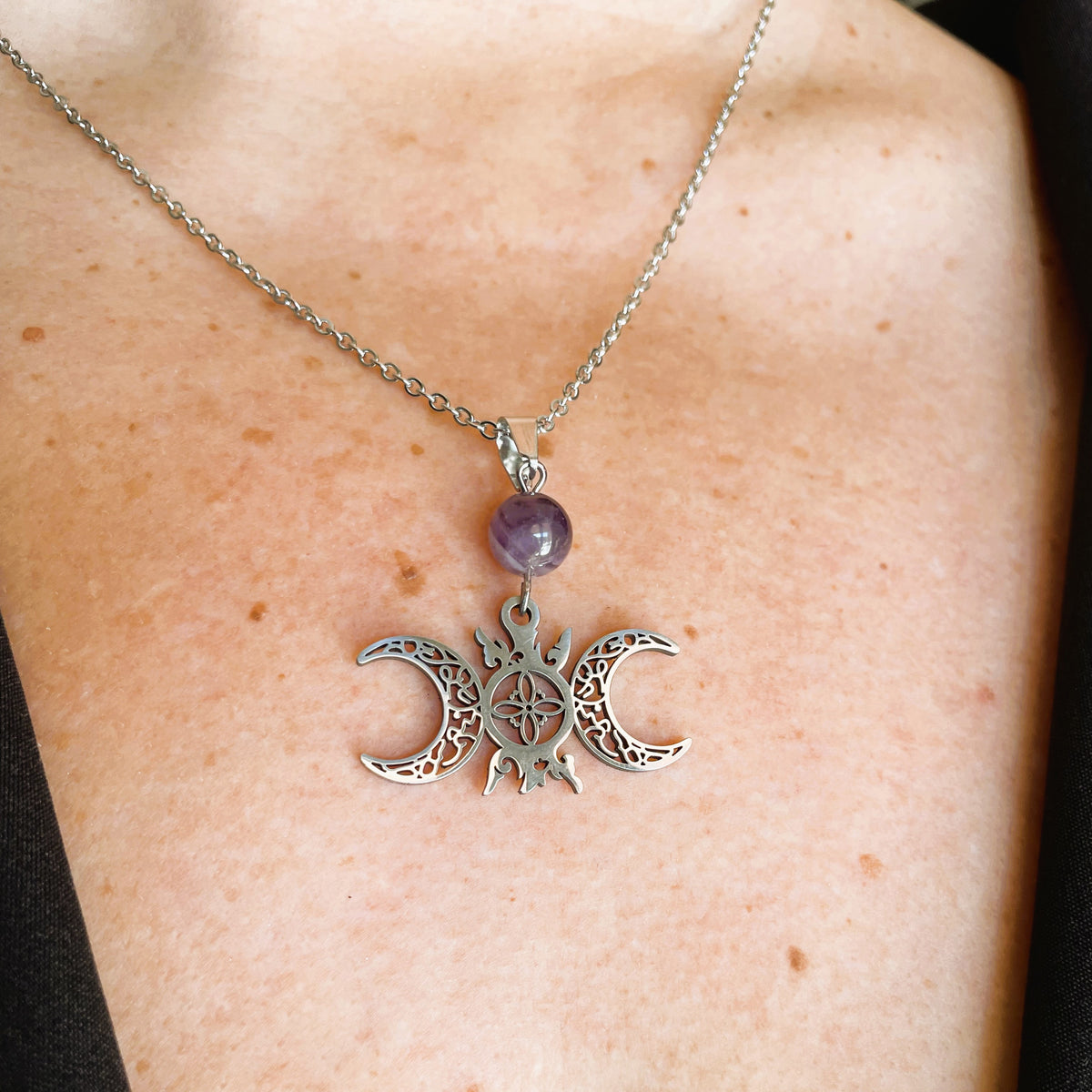 Chaine et pendentif noeud de sorcière & pierre naturelle