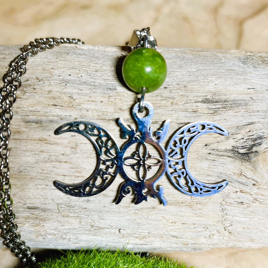 Chaine et pendentif noeud de sorcière & pierre naturelle