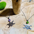 Chaine et pendentif noeud de sorcière & pierre naturelle