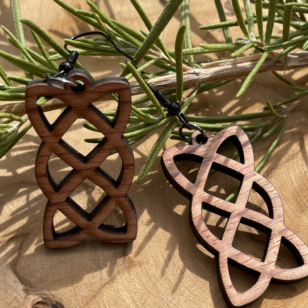 Lot de 5 paires de Boucles d'oreilles en bois de noyer