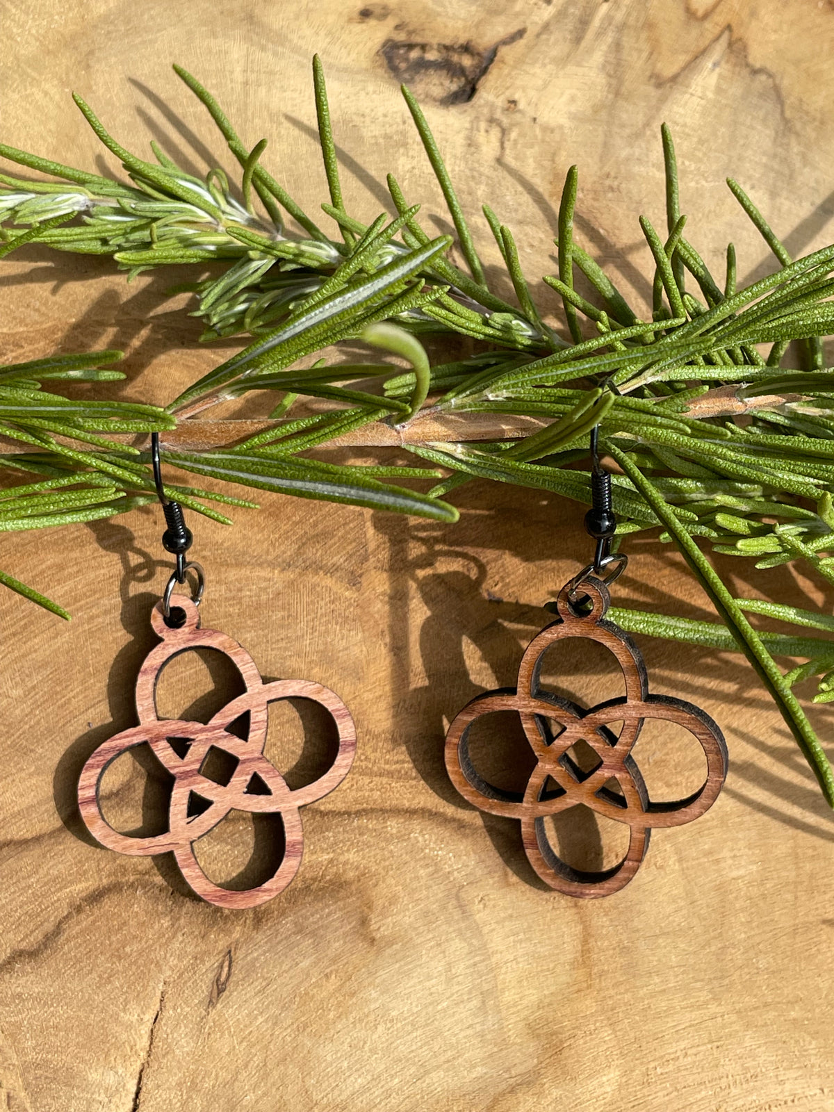 Lot de 5 paires de Boucles d'oreilles en bois de noyer